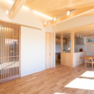 造作キッチンのあるリビング